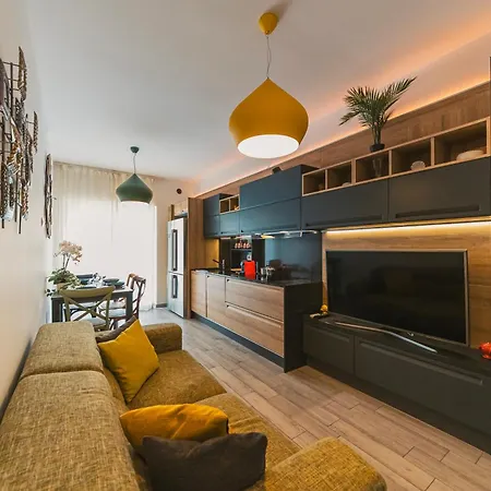 The Flower Apartment *